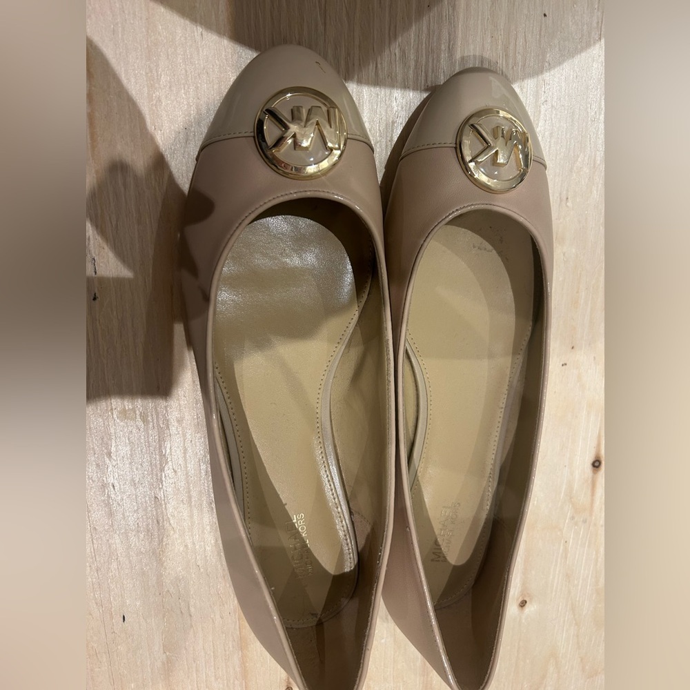 Michael kors neutral flats
